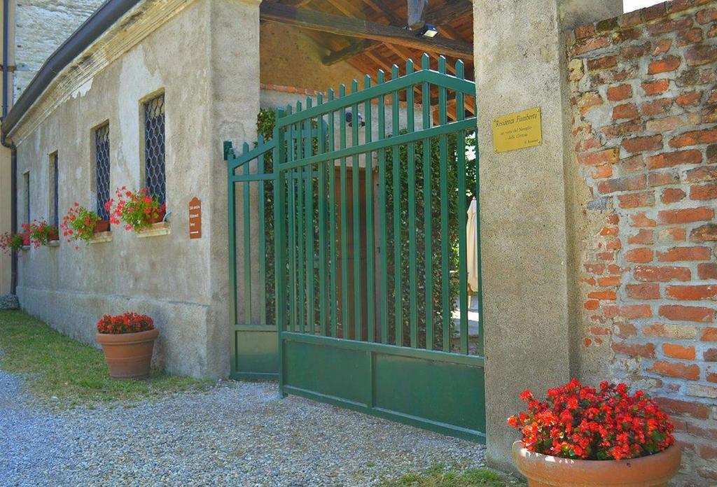 Agriturismo Fiamberta Bed and Breakfast Certosa di Pavia Exteriör bild
