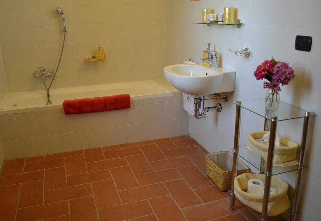 Agriturismo Fiamberta Bed and Breakfast Certosa di Pavia Exteriör bild
